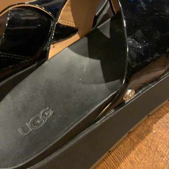 UGG patent leather black slides - Picture 3 of 4